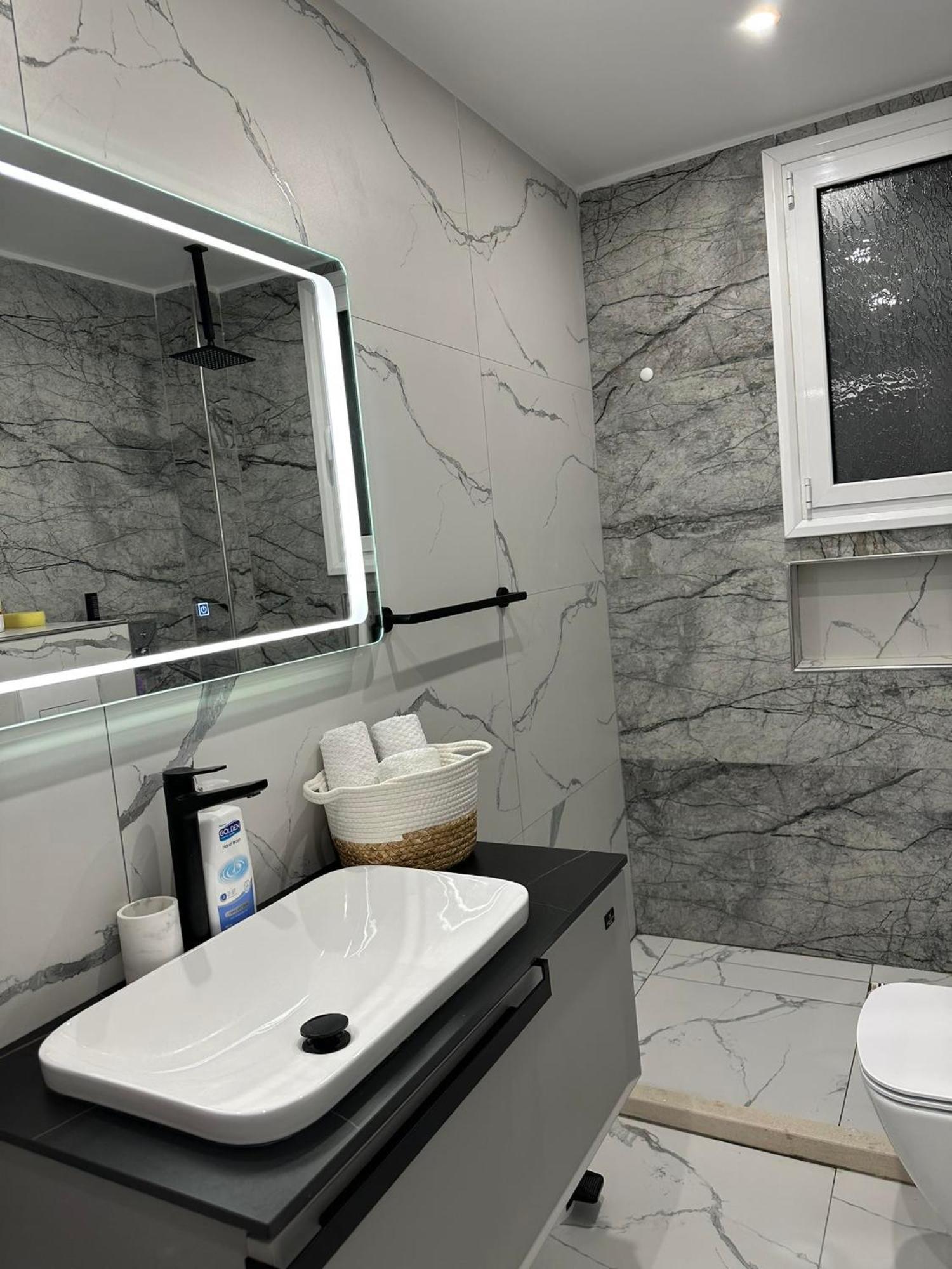 Sea View Apartment Luxury Wlora Zewnętrze zdjęcie