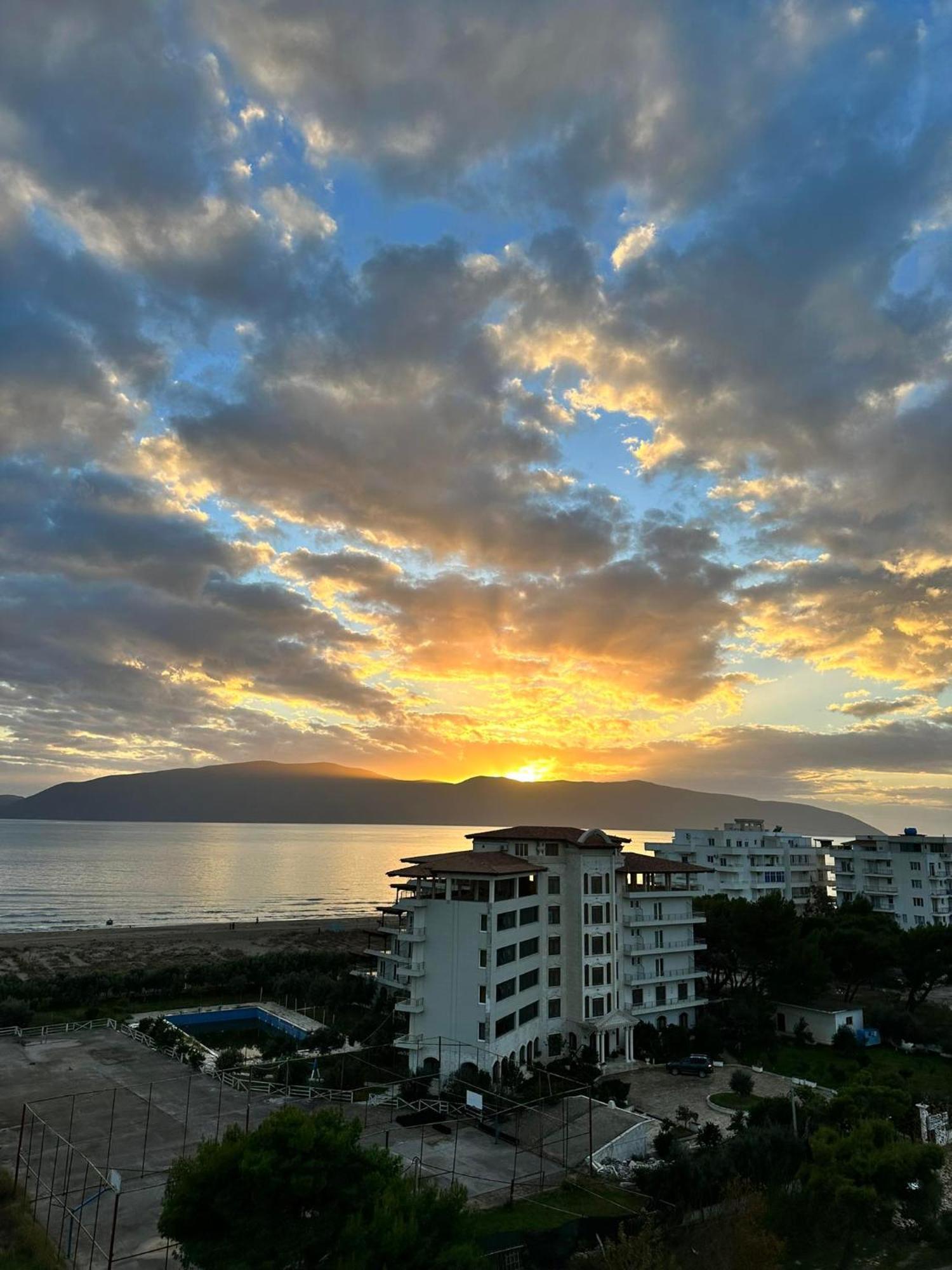 Sea View Apartment Luxury Wlora Zewnętrze zdjęcie