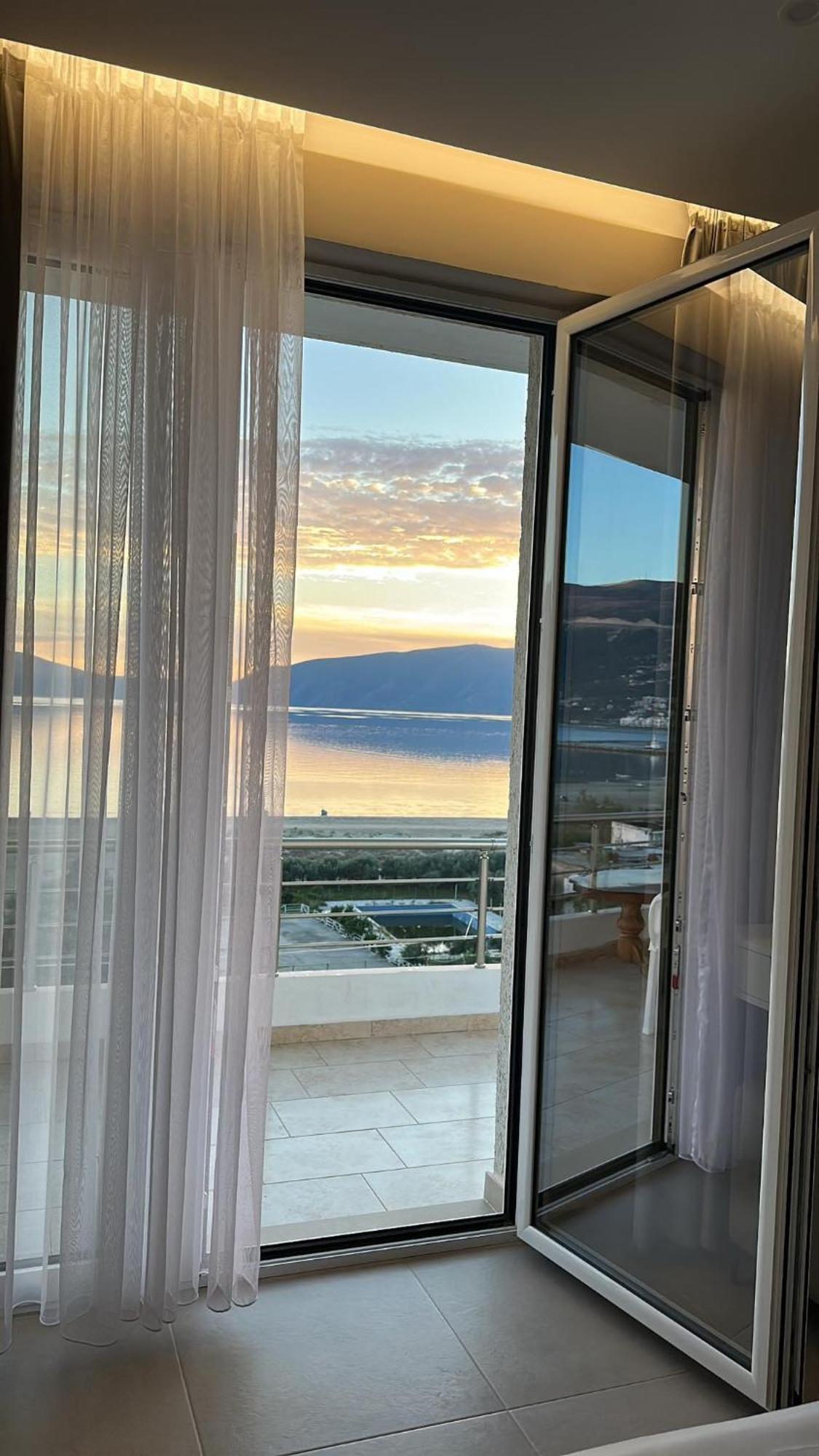 Sea View Apartment Luxury Wlora Zewnętrze zdjęcie